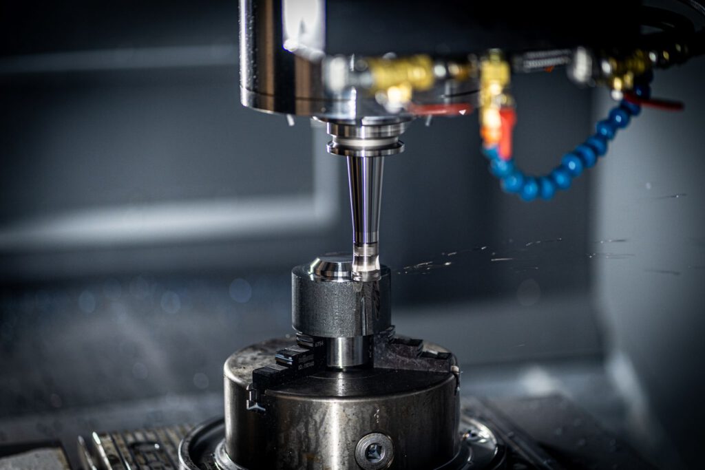 CNC-Fräsmaschine bei der Metallbearbeitung